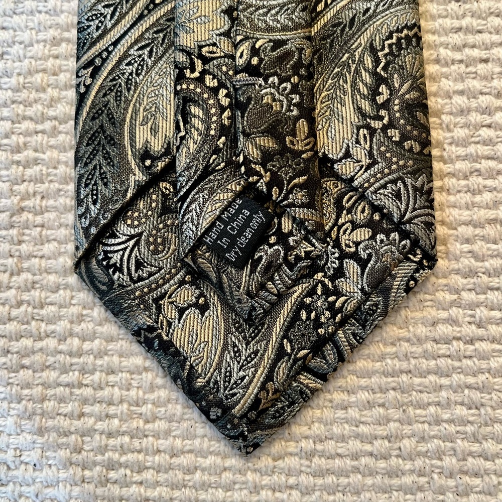 Pronto-Uomo 100% silk tie.